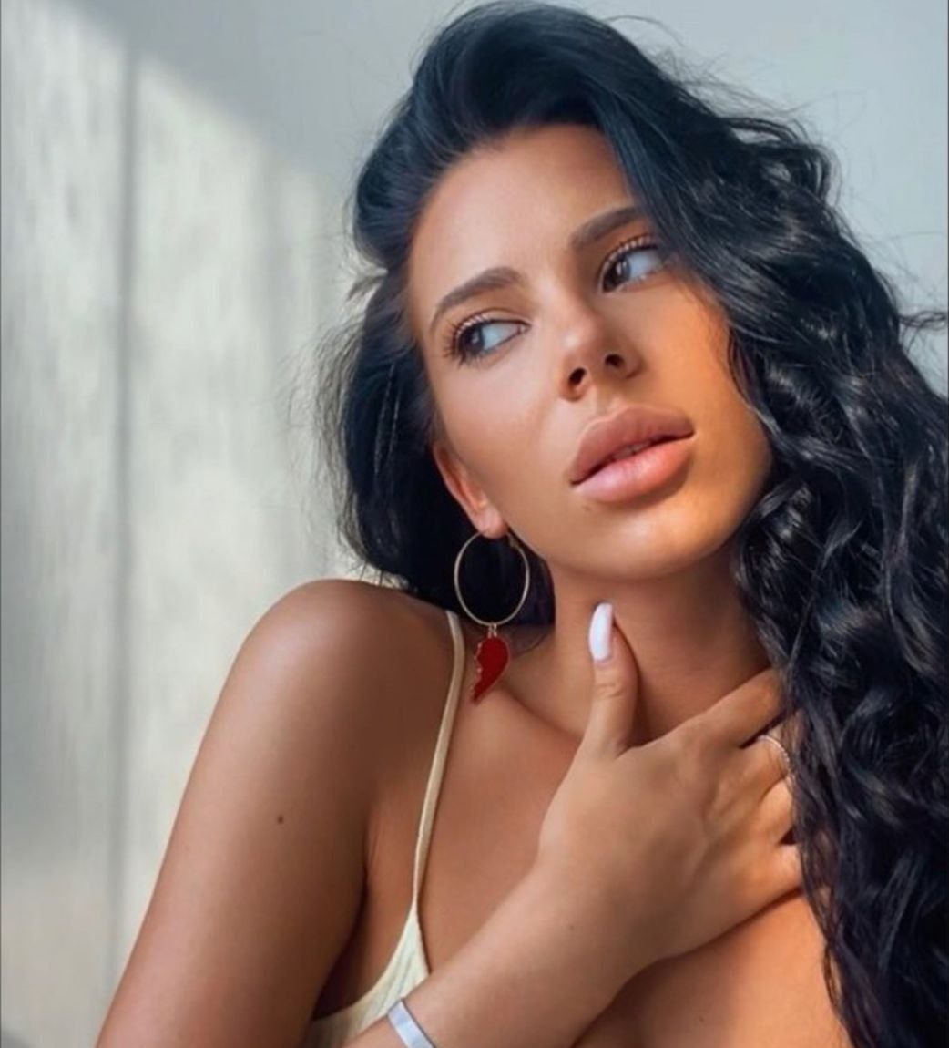 Индивидуалка Деми, доступна для личного знакомства от 7000 руб