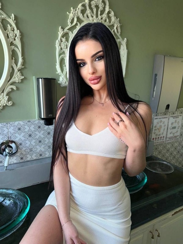 Яна привлекательная девушка из Изобильный цена от 9000 руб