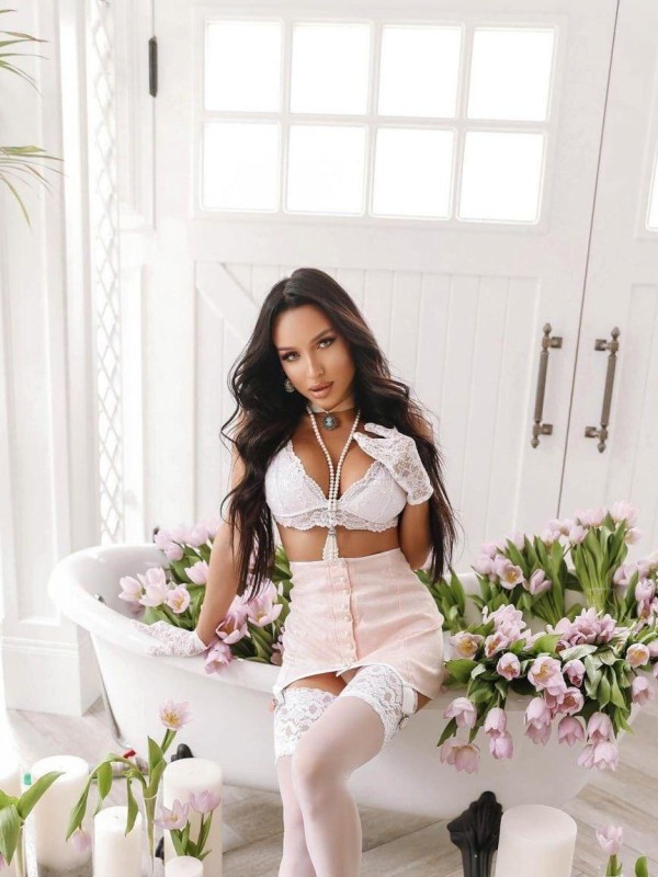 Оксана привлекательная девушка из Изобильный цена от 6000 руб