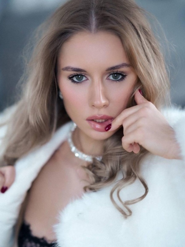 Инна привлекательная девушка из Изобильный цена от 6000 руб